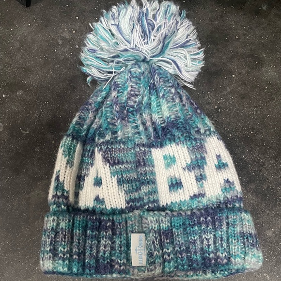 Barcelona Hat Toque pom-pom Robin Rooth NY From Pets-free, Smoke-free,mould-free - Picture 5 of 8